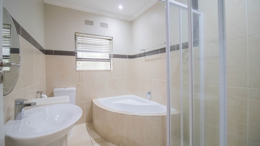4 Bedroom Property for Sale in Beacon Bay Eastern Cape